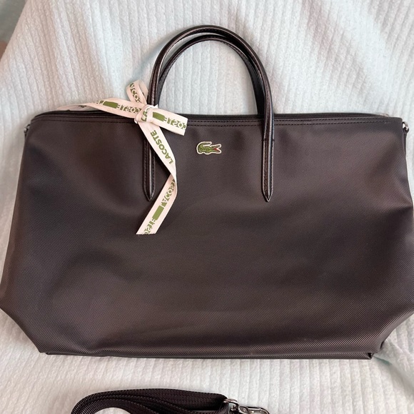 Lacoste bag.  Dimensions : 38cm length , 30cm height, 16cm width - Picture 2 of 3